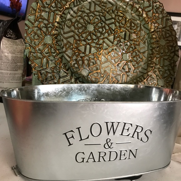 Galvanized Farmhouse Oval Flower Pot - Picture 4 of 4
